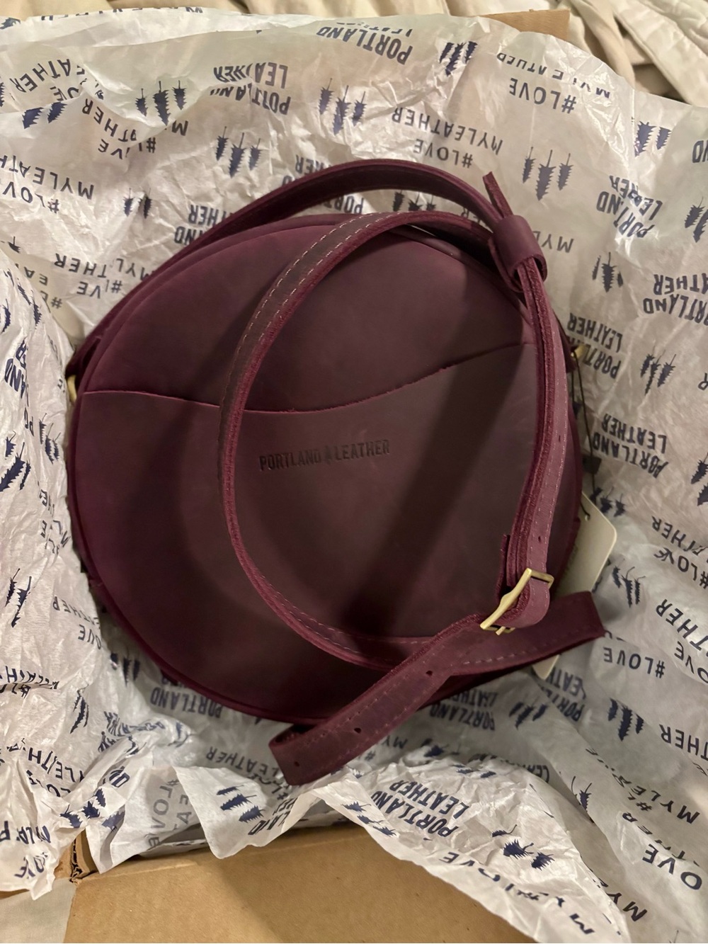 Portland Leather Large Circle Crossbody Bag in Larkspur BNNU - Picture 6 of 11